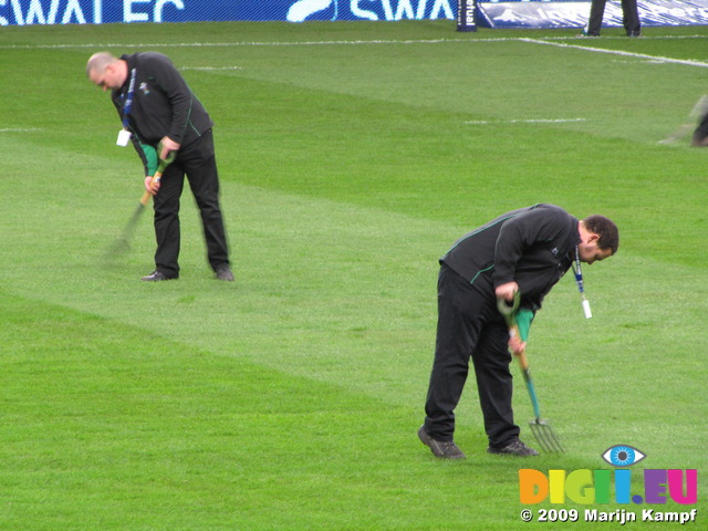 SX10784 Ground maintenance fixing pitch